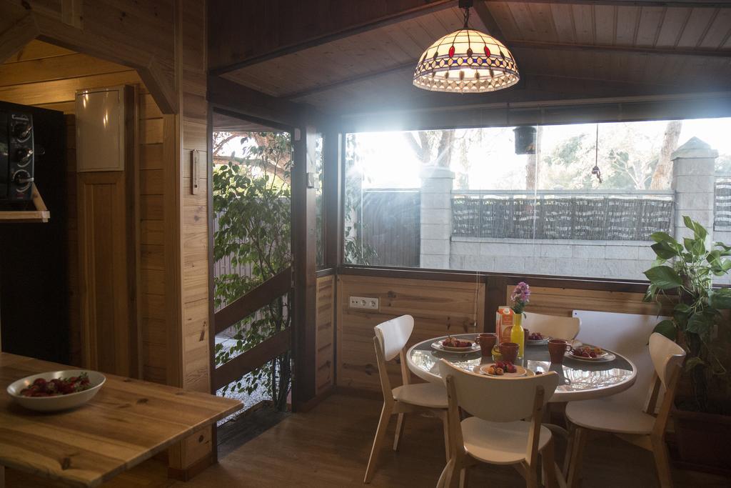 Wood House Close Сasa de vacaciones *